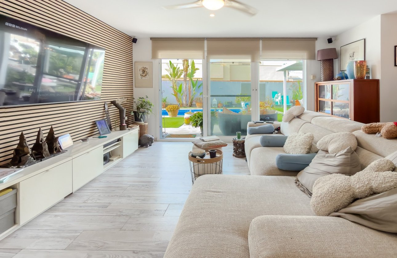 Resale - Villa -
Torrevieja - Costa Blanca