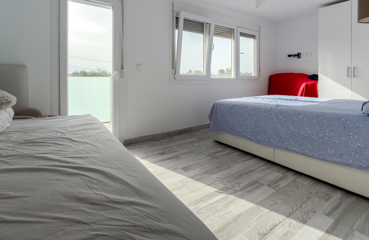 Resale - Villa -
Torrevieja - Costa Blanca