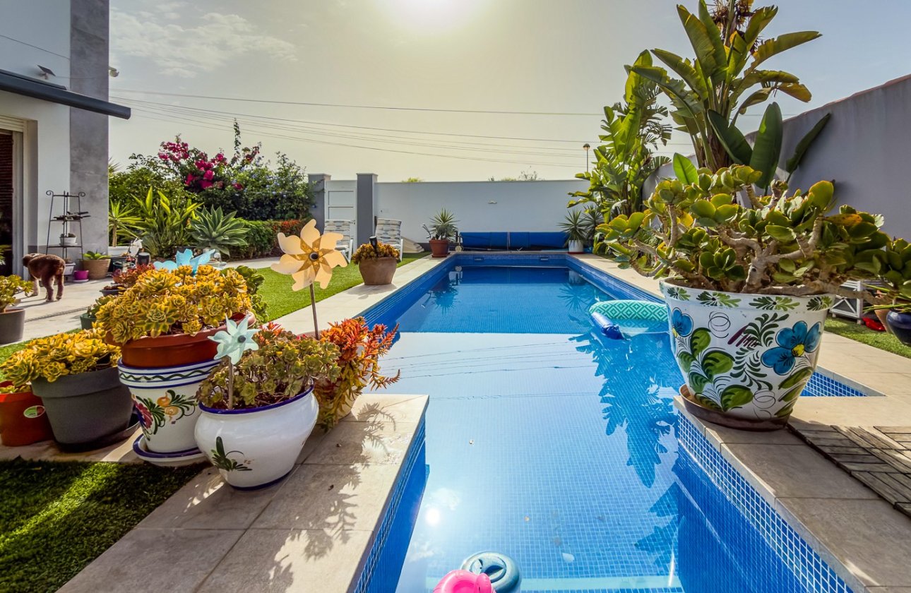 Resale - Villa -
Torrevieja - Costa Blanca