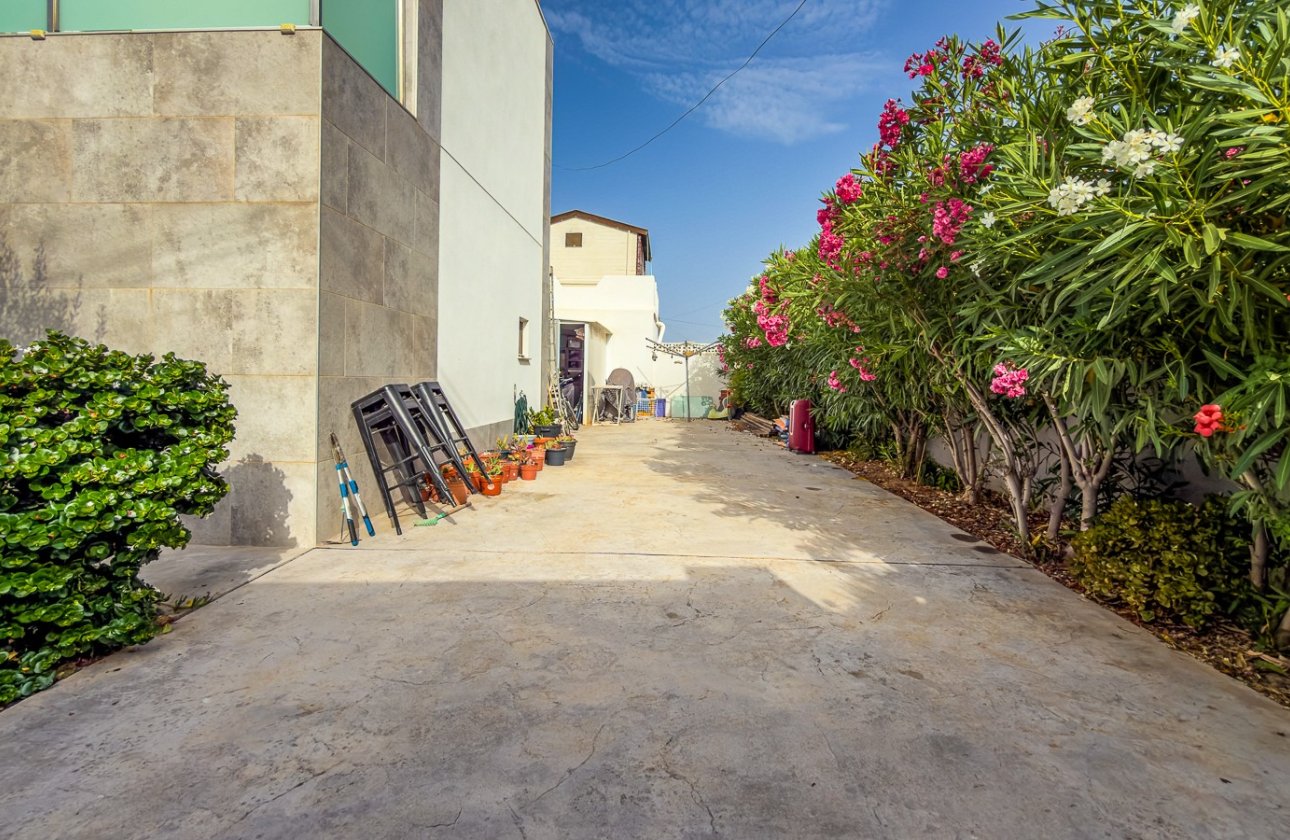 Resale - Villa -
Torrevieja - Costa Blanca