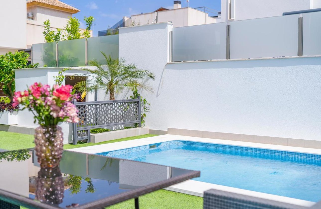 Resale - Villa -
Torrevieja - Costa Blanca