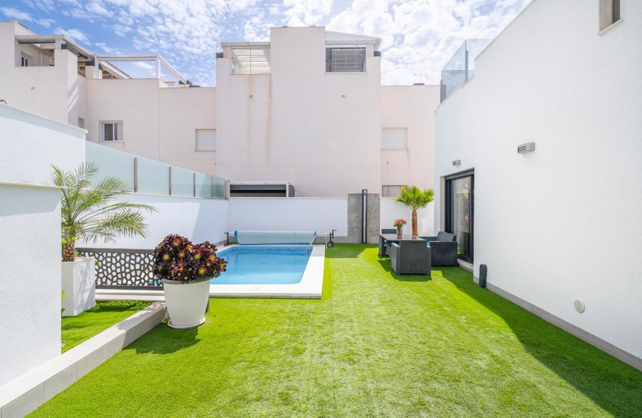 Resale - Villa -
Torrevieja - Costa Blanca