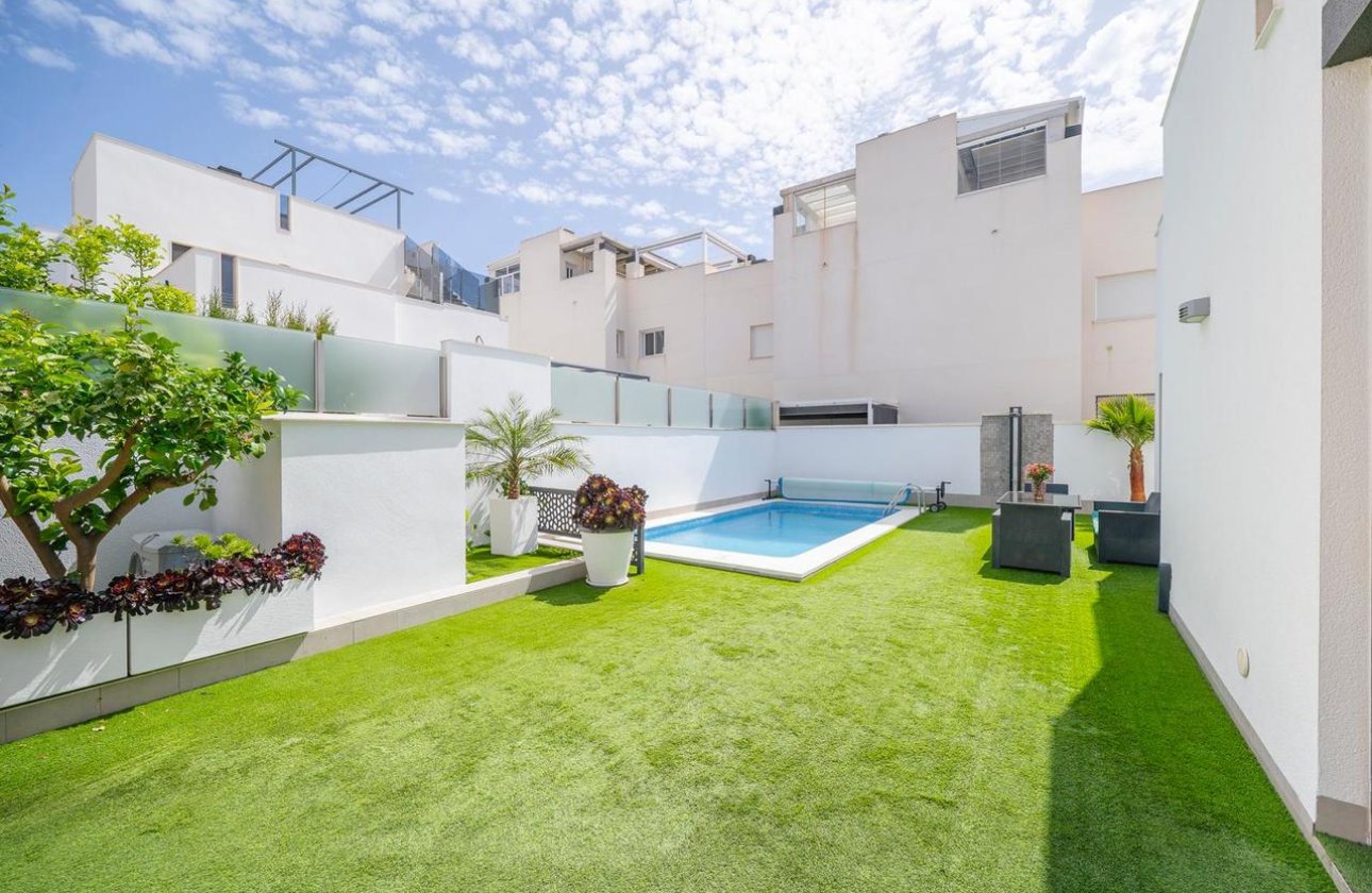Resale - Villa -
Torrevieja - Costa Blanca