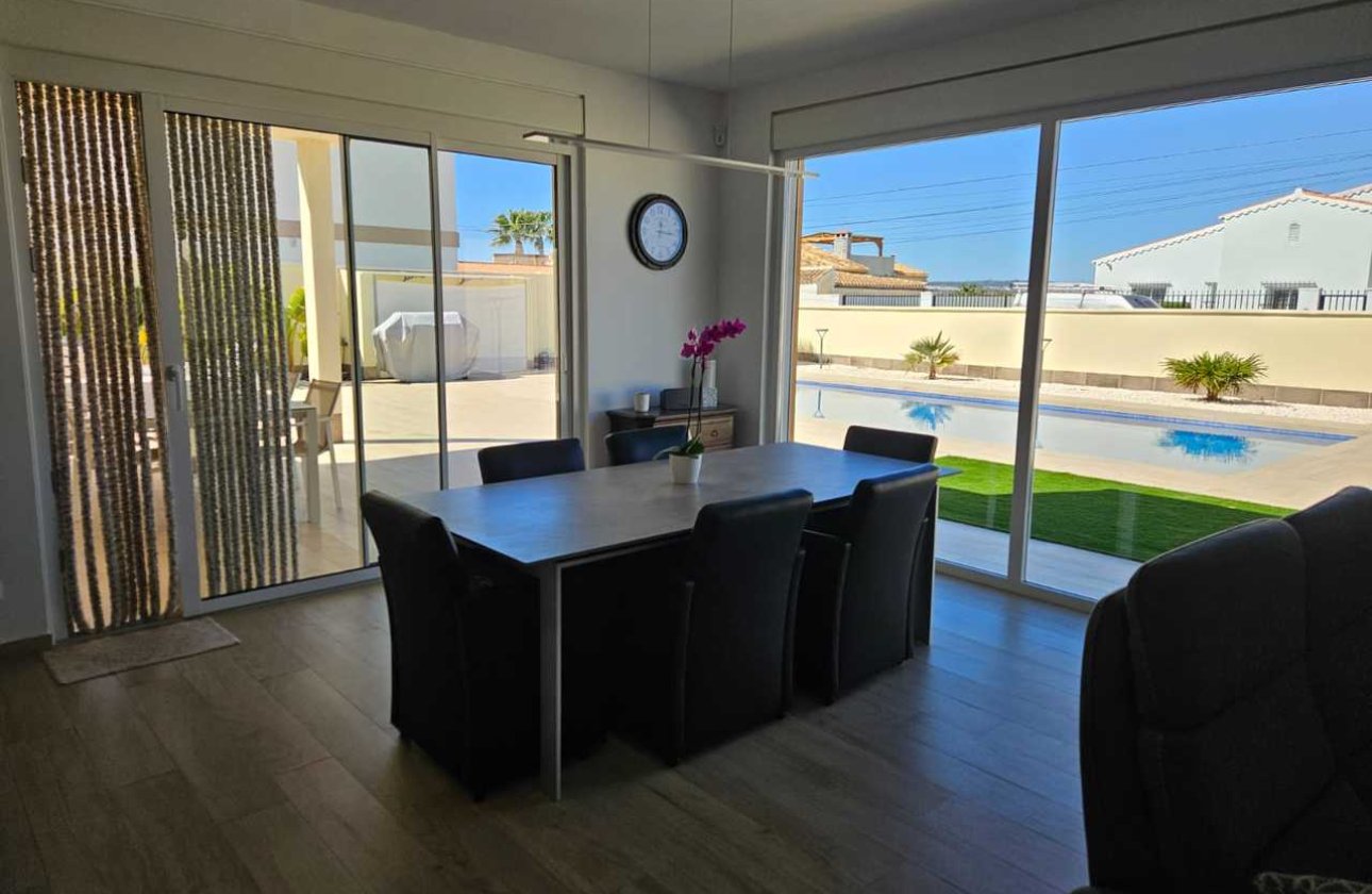 Resale - Villa -
Torrevieja - Costa Blanca
