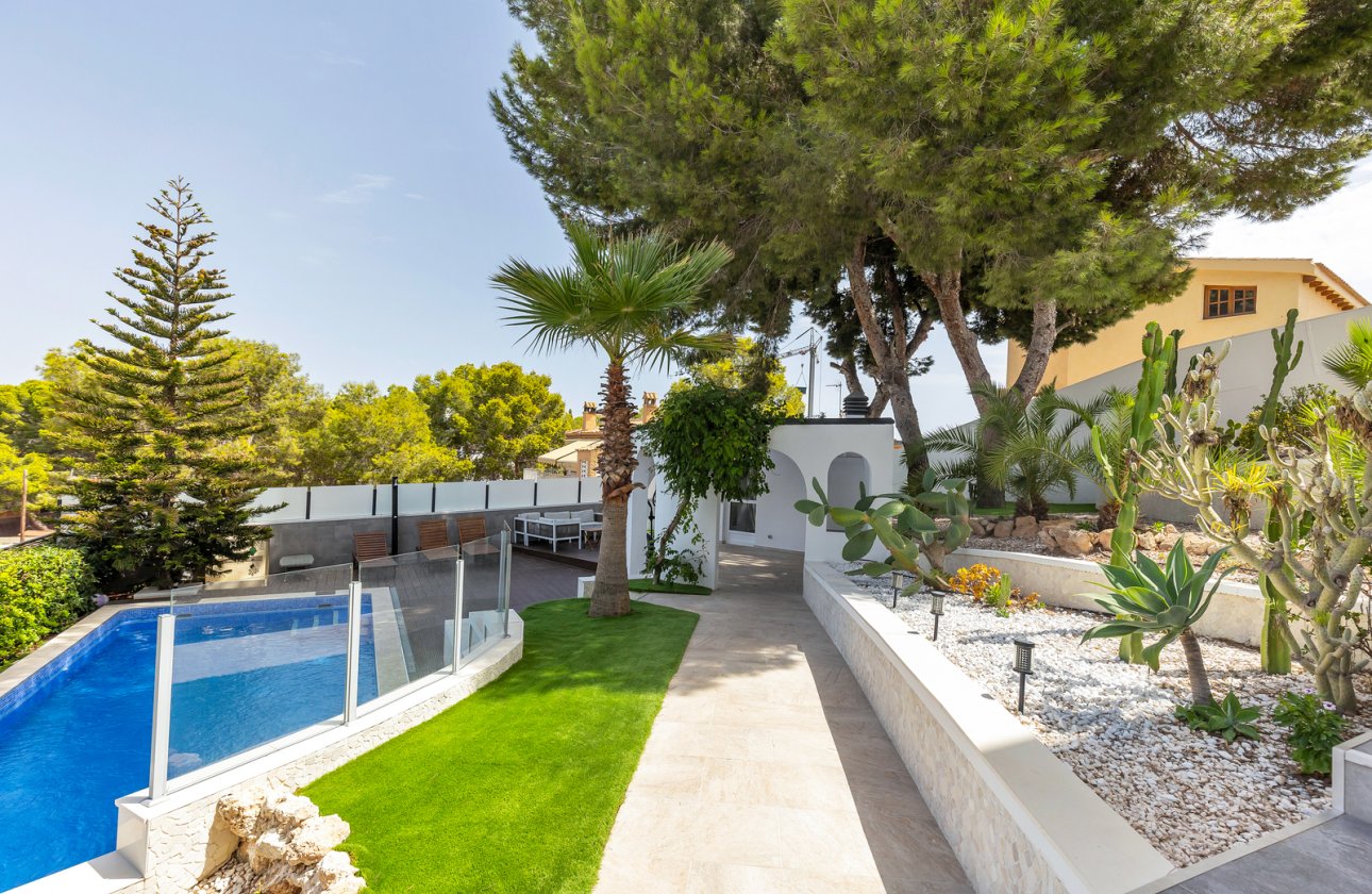 Resale - Villa -
Torrevieja - Costa Blanca