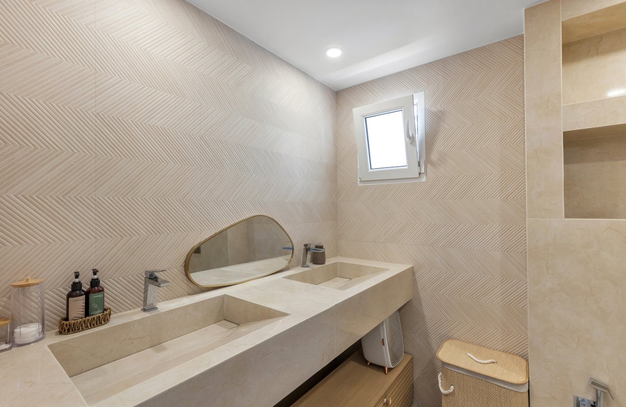 Resale - Villa -
Torrevieja - Costa Blanca