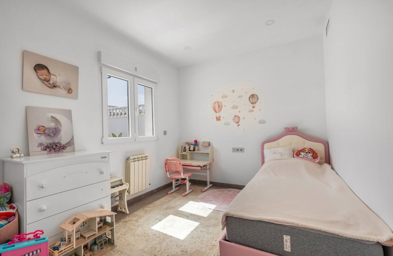 Resale - Villa -
Torrevieja - Costa Blanca