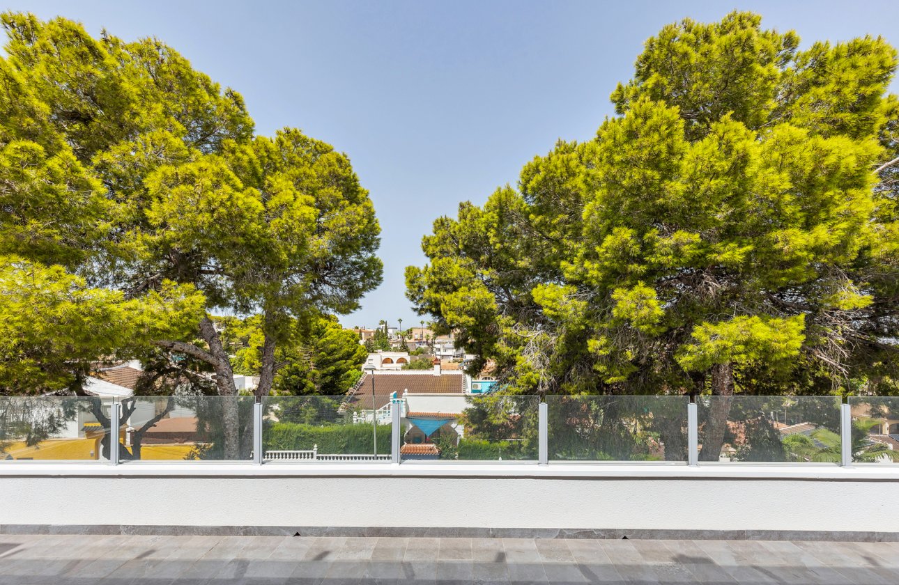 Resale - Villa -
Torrevieja - Costa Blanca