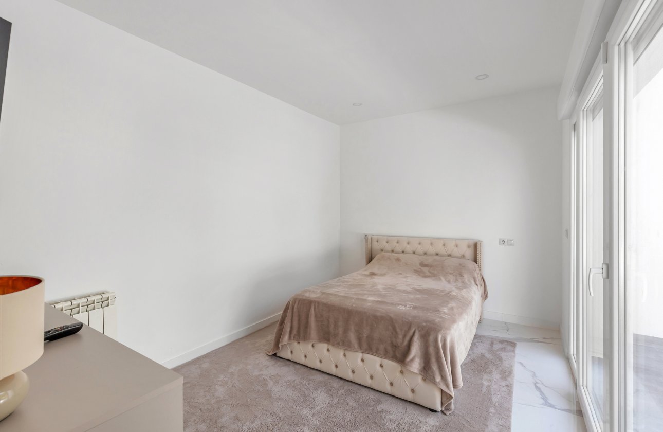 Resale - Villa -
Torrevieja - Costa Blanca