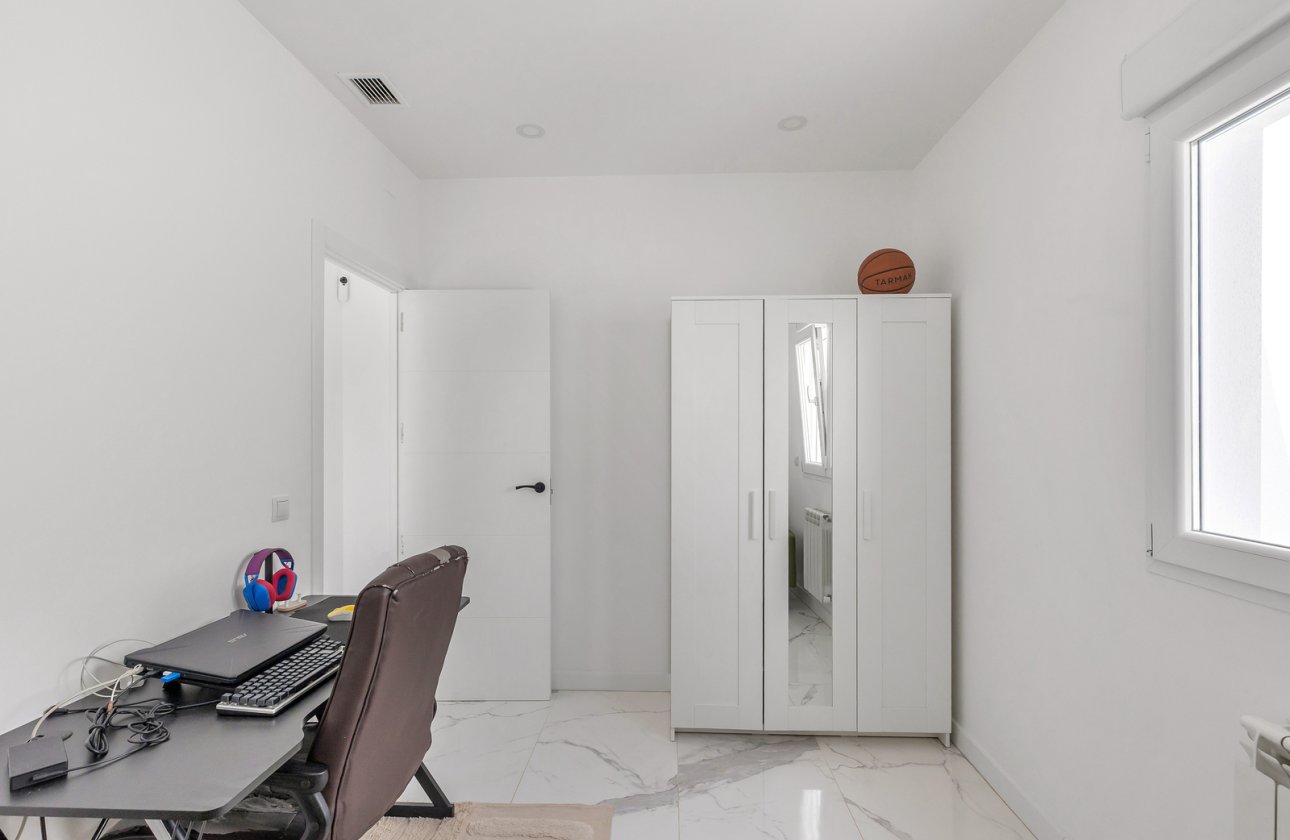 Resale - Villa -
Torrevieja - Costa Blanca