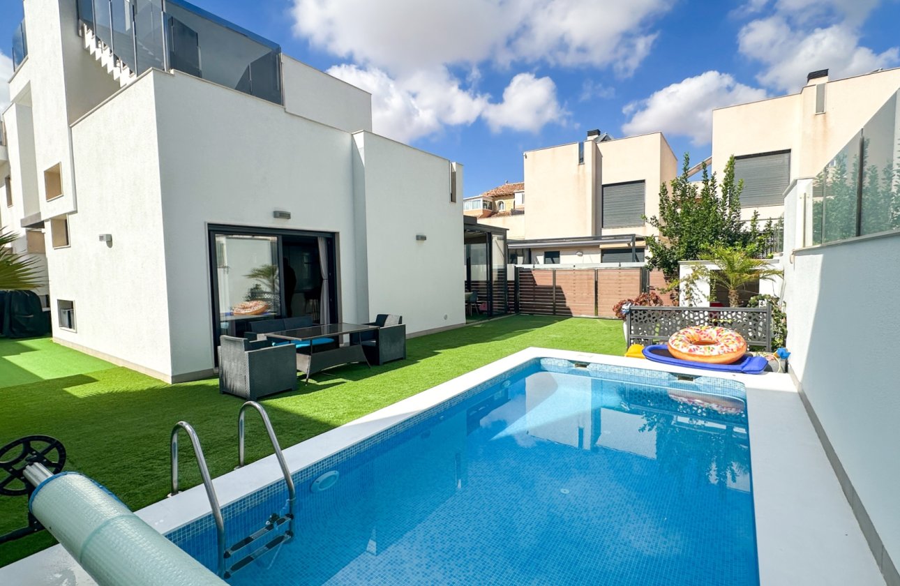 Resale - Villa -
Torrevieja - Costa Blanca