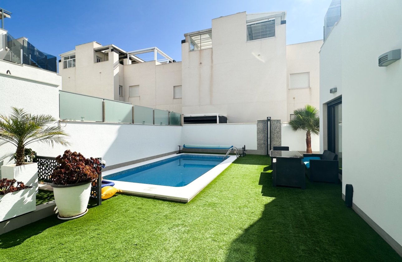 Resale - Villa -
Torrevieja - Costa Blanca