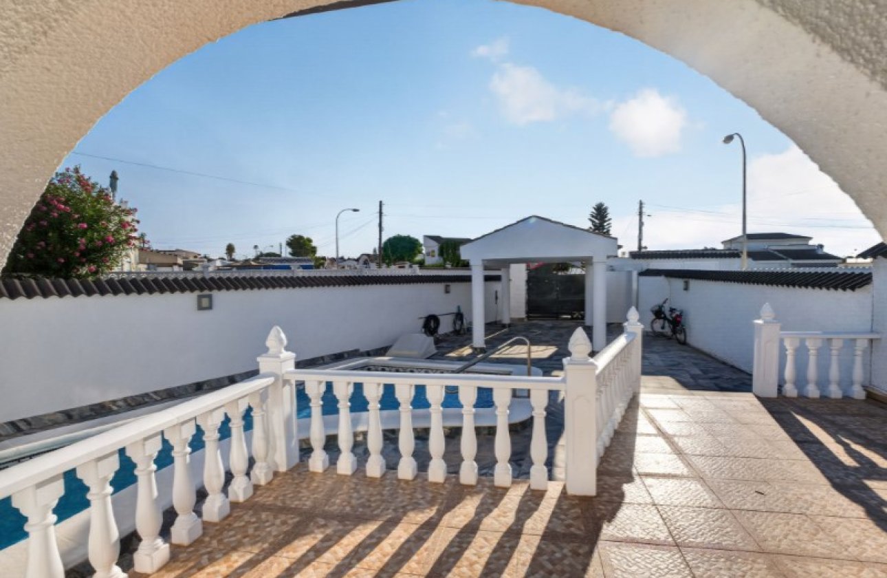 Resale - Villa -
Torrevieja - Costa Blanca