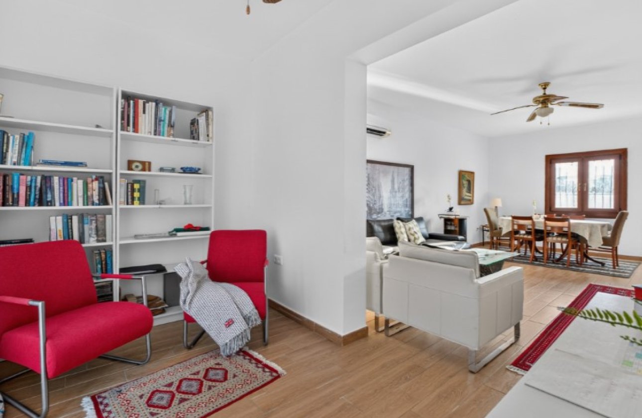 Resale - Villa -
Torrevieja - Costa Blanca