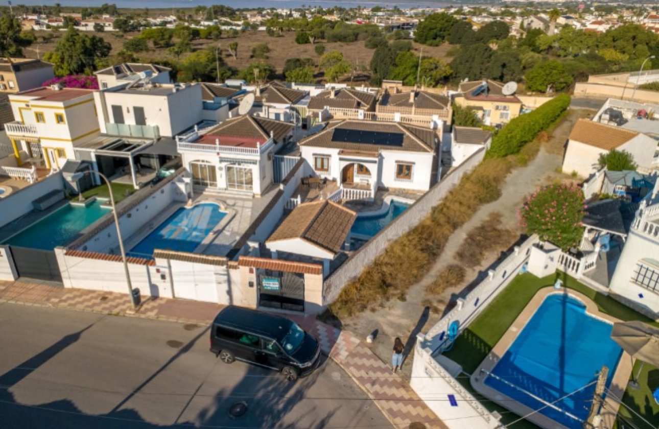 Resale - Villa -
Torrevieja - Costa Blanca