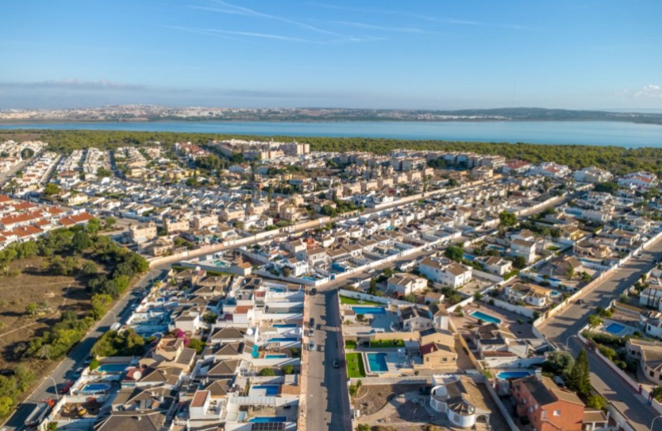 Resale - Villa -
Torrevieja - Costa Blanca