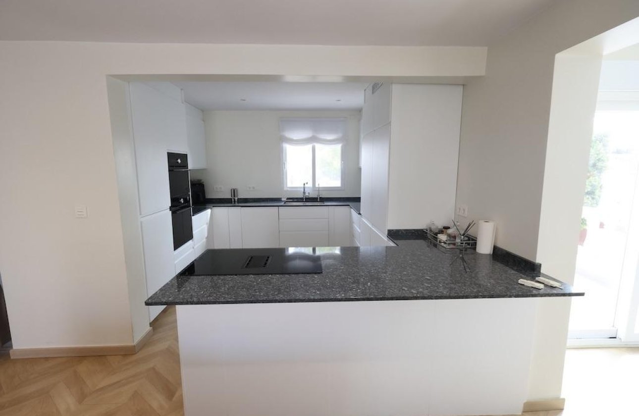 Resale - Villa -
Torrevieja - Costa Blanca