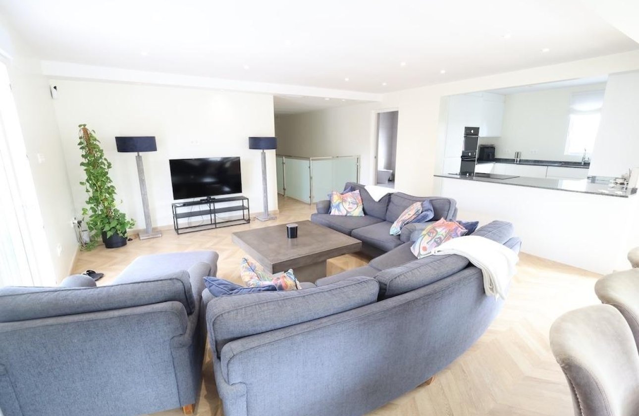 Resale - Villa -
Torrevieja - Costa Blanca