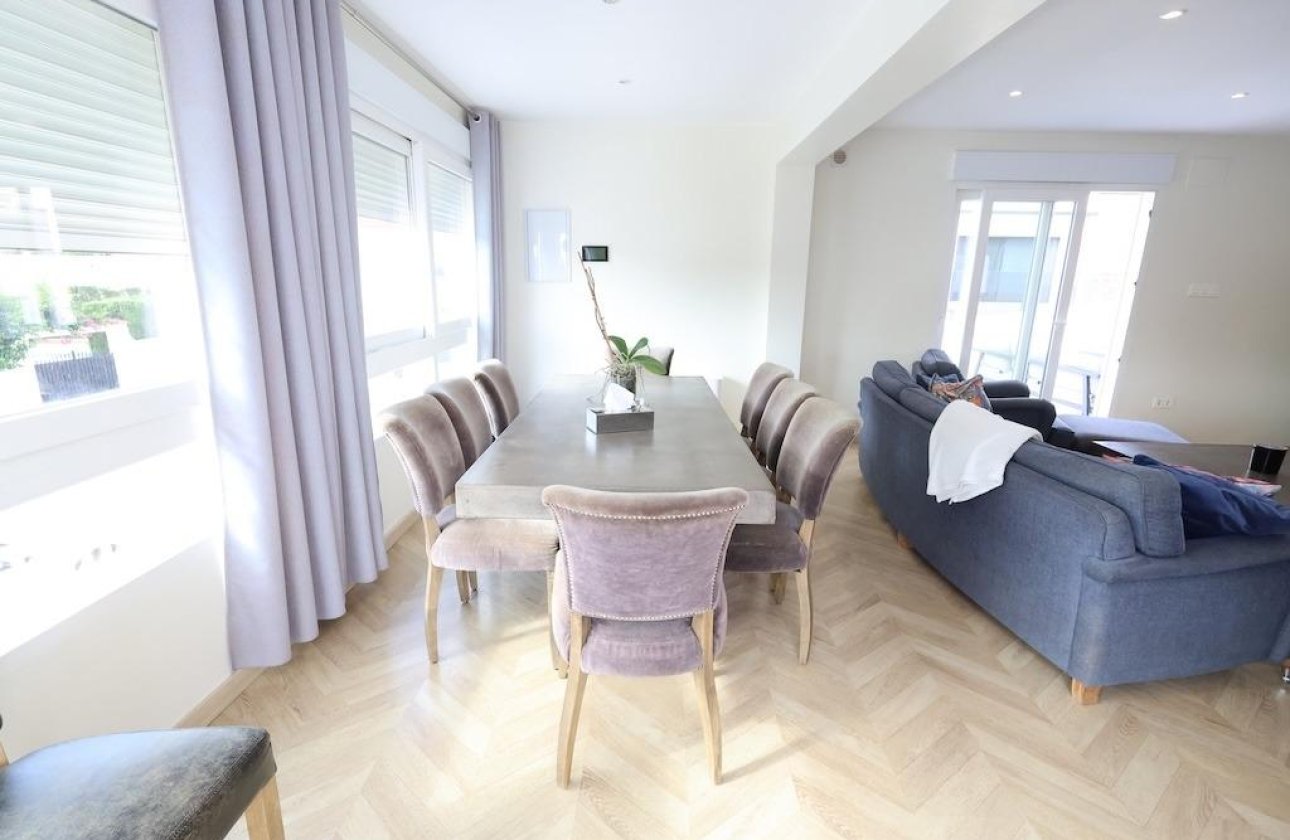 Resale - Villa -
Torrevieja - Costa Blanca
