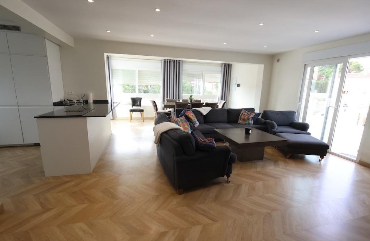Resale - Villa -
Torrevieja - Costa Blanca