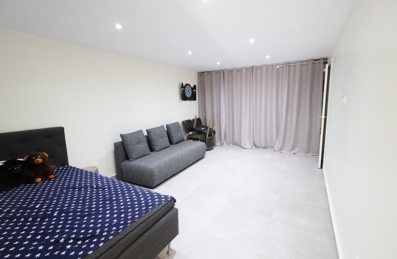 Resale - Villa -
Torrevieja - Costa Blanca