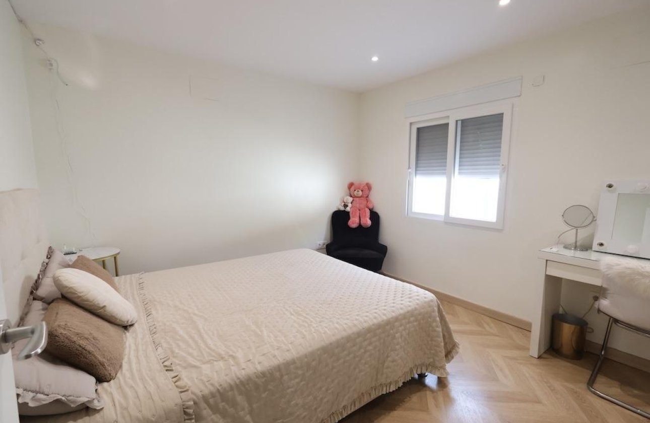 Resale - Villa -
Torrevieja - Costa Blanca