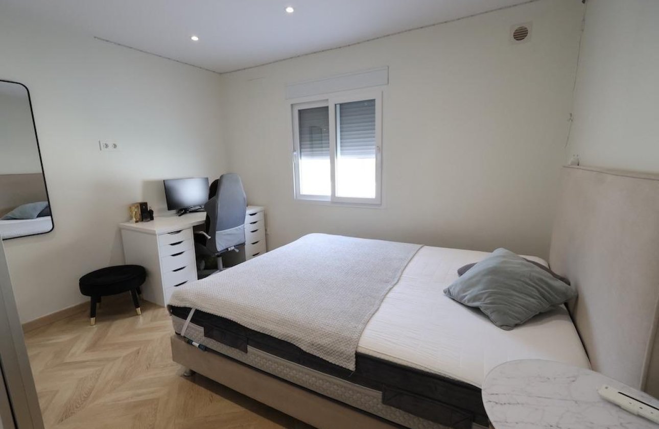 Resale - Villa -
Torrevieja - Costa Blanca