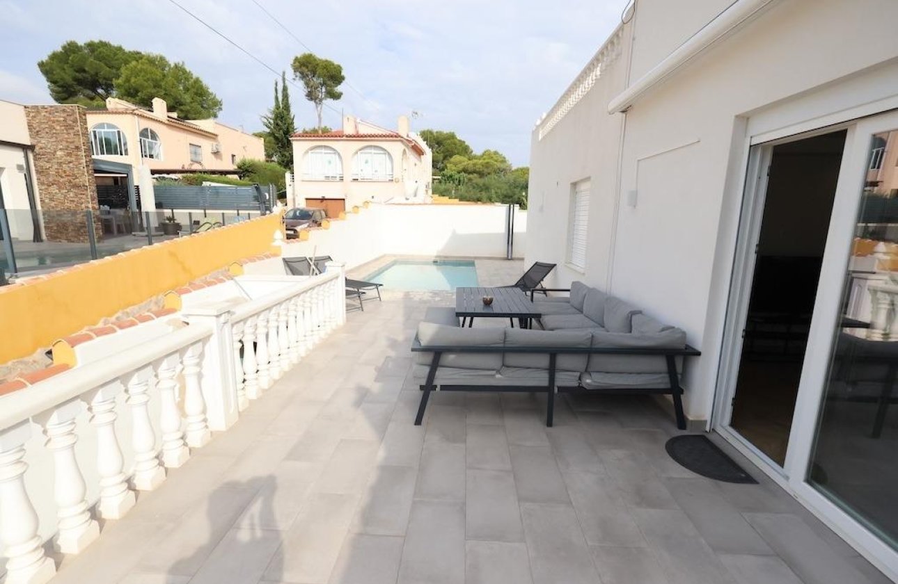 Resale - Villa -
Torrevieja - Costa Blanca