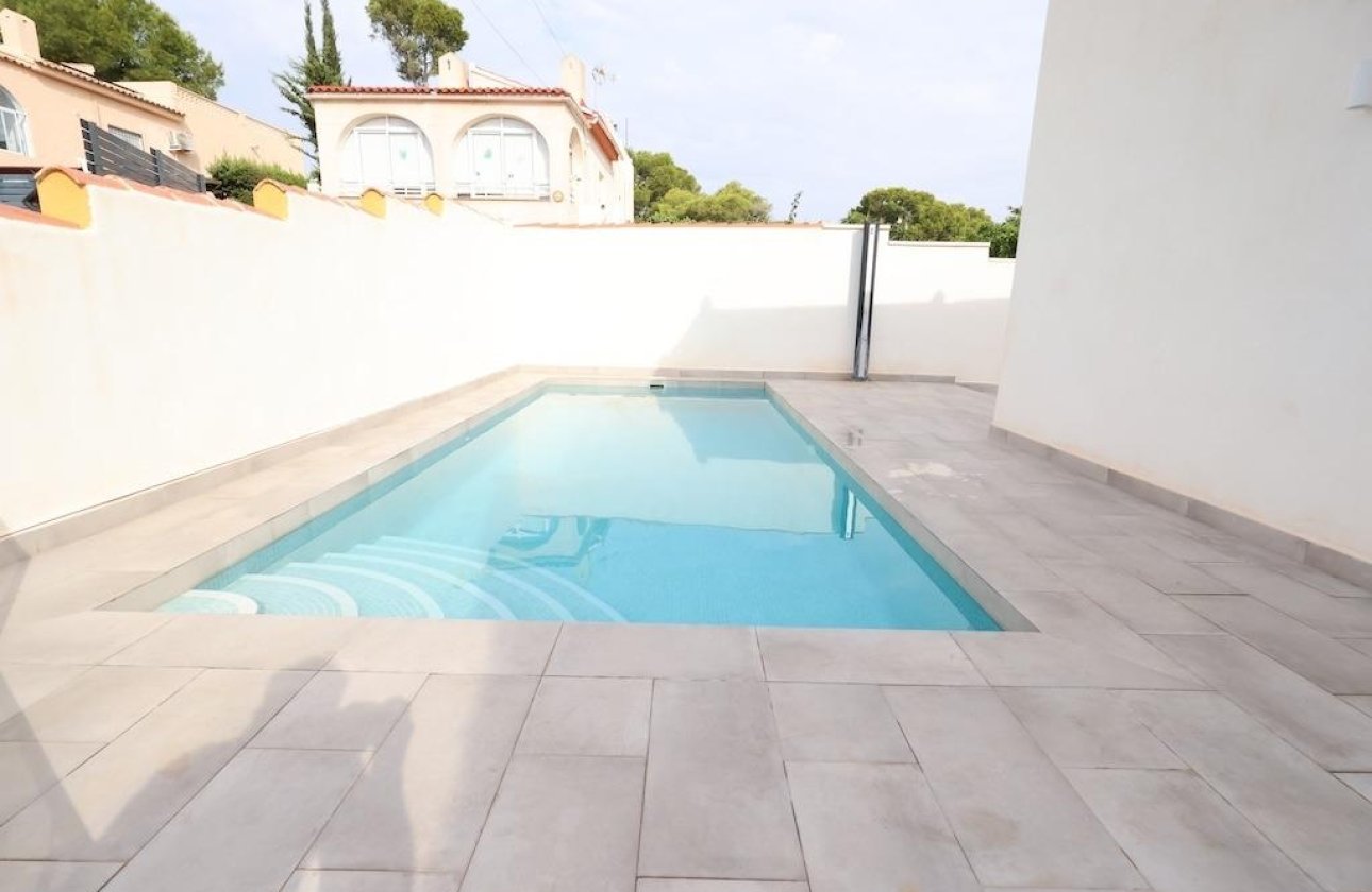 Resale - Villa -
Torrevieja - Costa Blanca