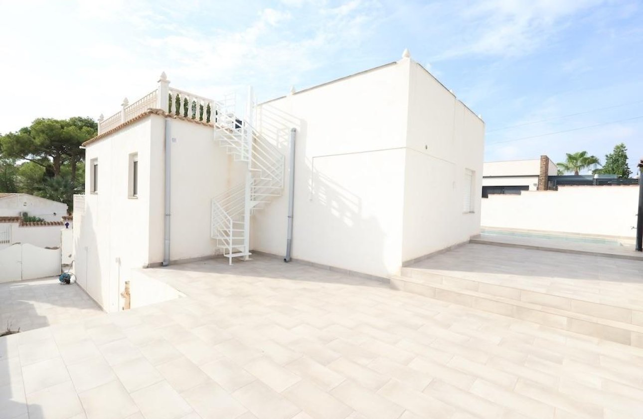 Resale - Villa -
Torrevieja - Costa Blanca