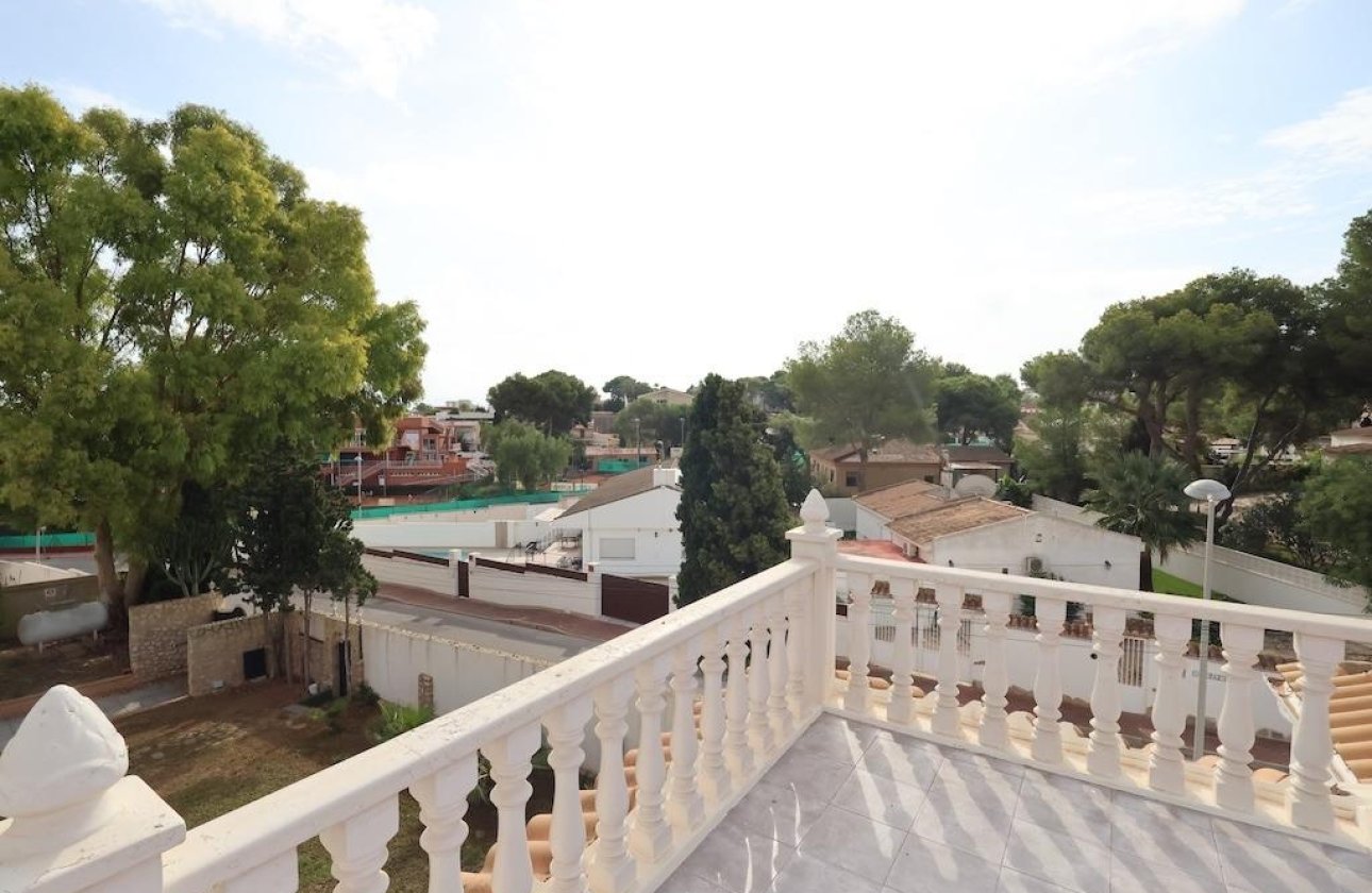 Resale - Villa -
Torrevieja - Costa Blanca