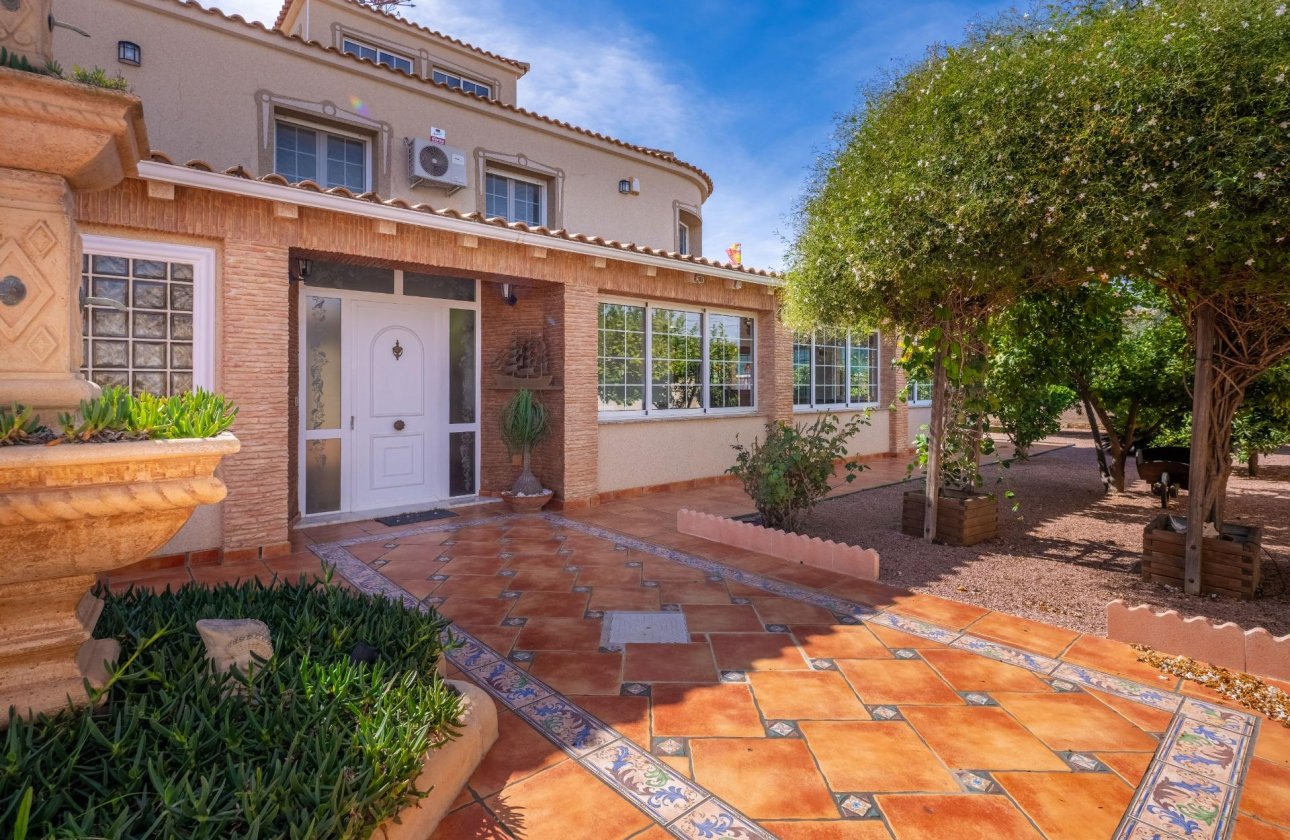 Resale - Villa -
Torrevieja - El Chaparral