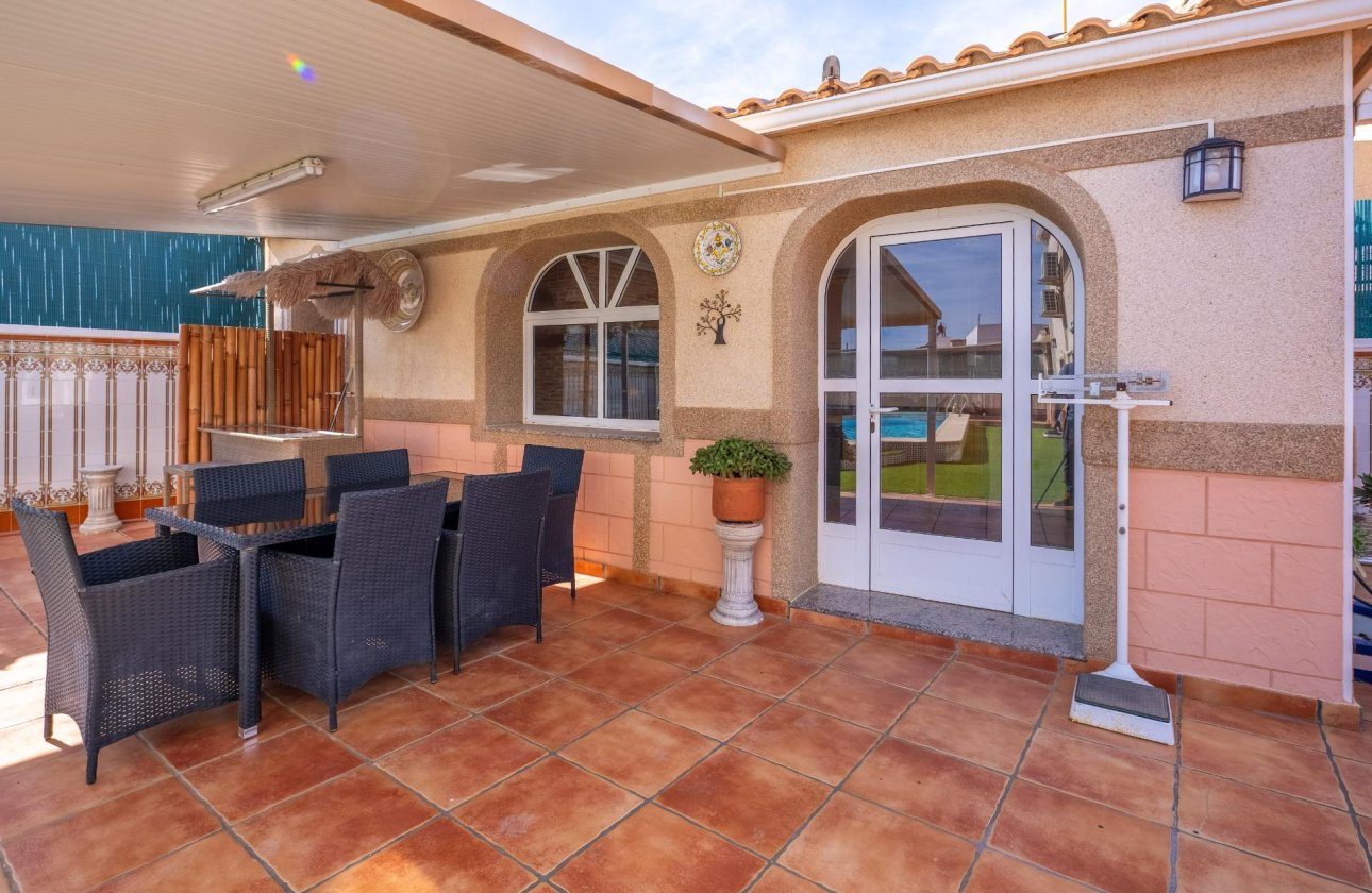 Resale - Villa -
Torrevieja - El Chaparral