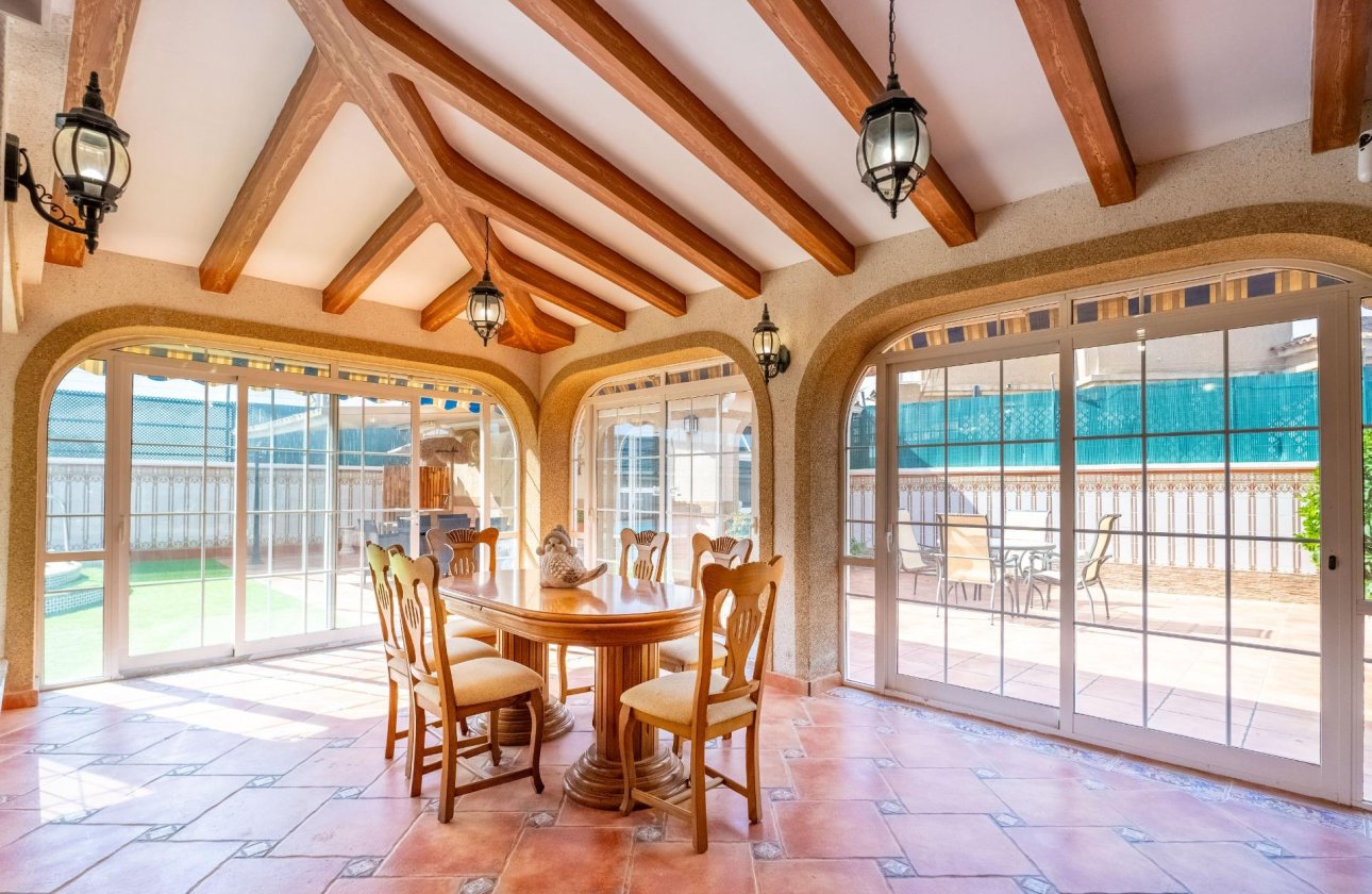 Resale - Villa -
Torrevieja - El Chaparral