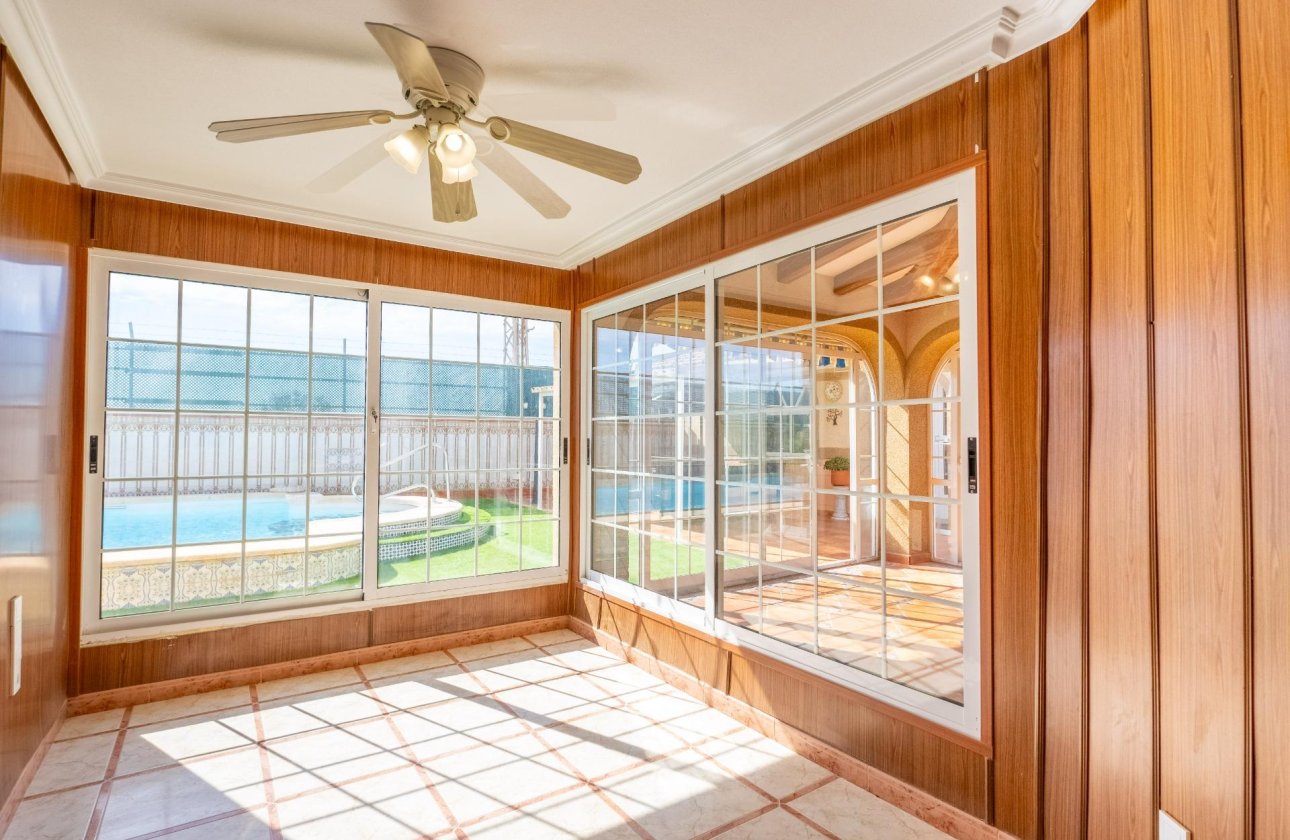 Resale - Villa -
Torrevieja - El Chaparral