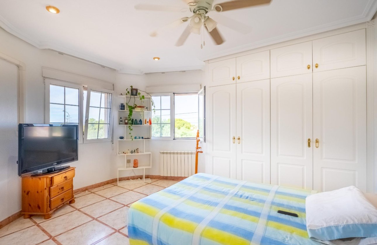 Resale - Villa -
Torrevieja - El Chaparral