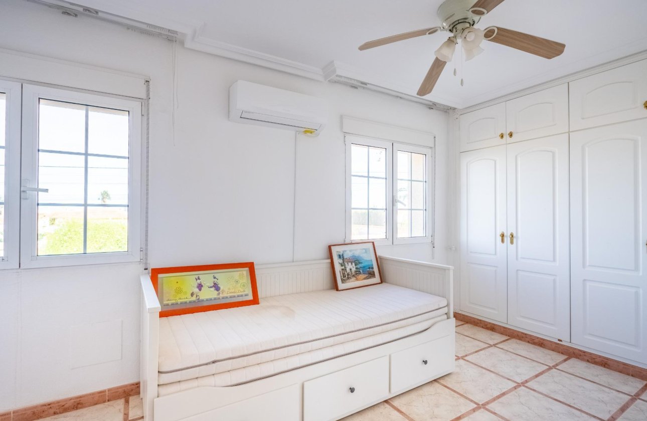 Resale - Villa -
Torrevieja - El Chaparral