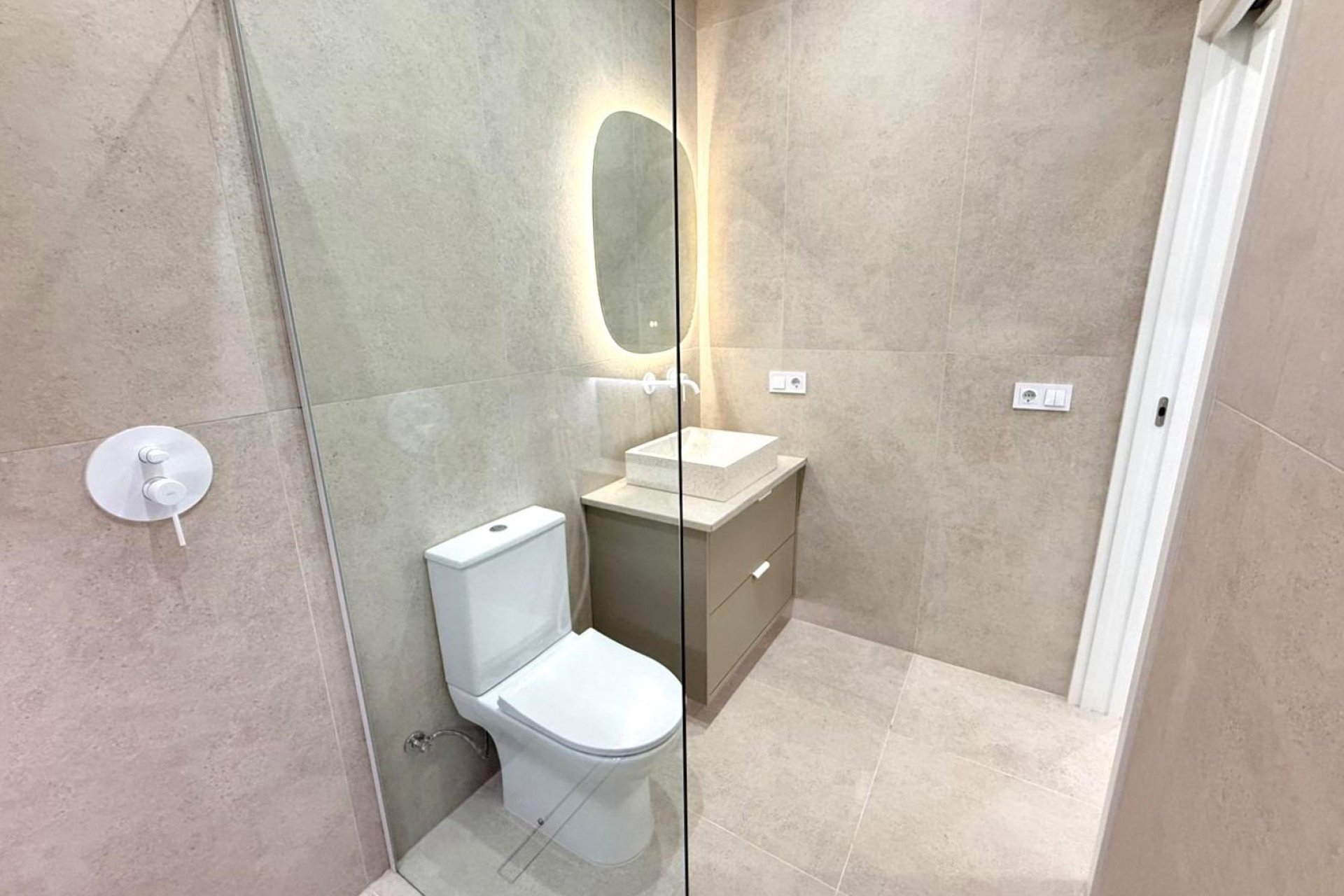 Resale - Villa -
Torrevieja - El Chaparral