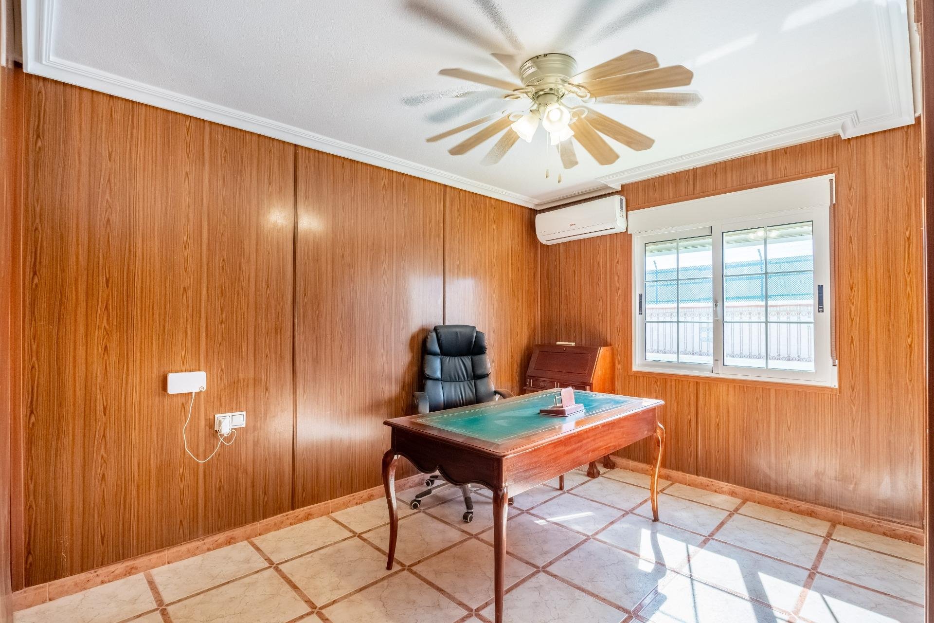 Resale - Villa -
Torrevieja - El Chaparral