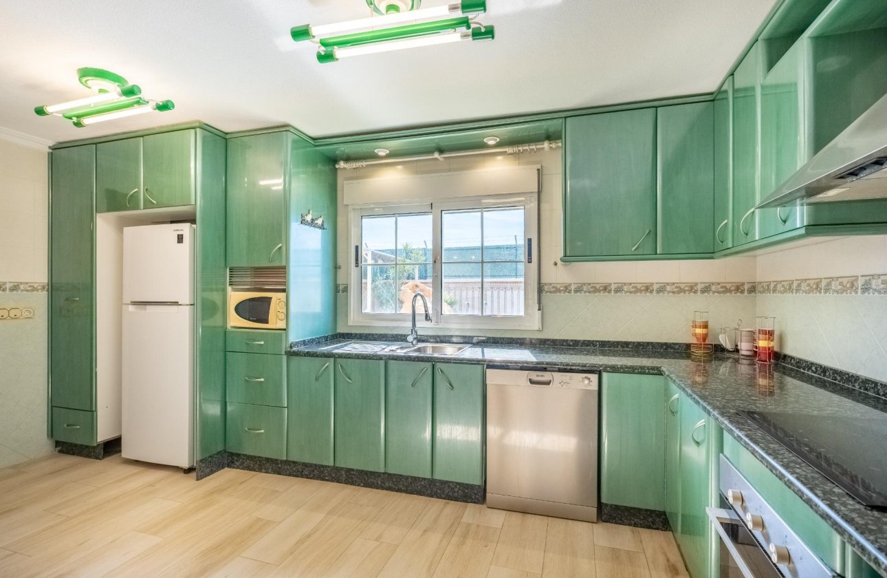 Resale - Villa -
Torrevieja - El Chaparral