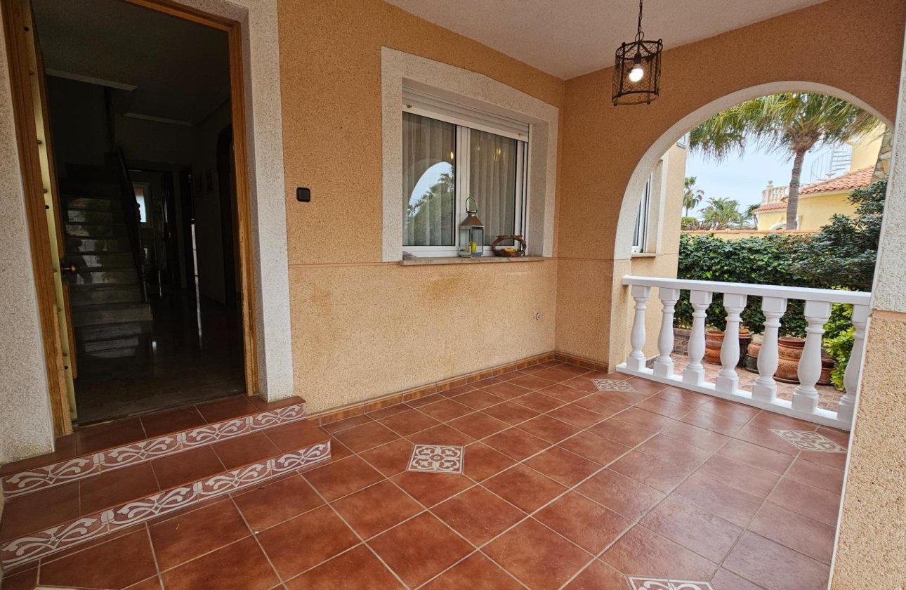 Resale - Villa -
Torrevieja - El Chaparral