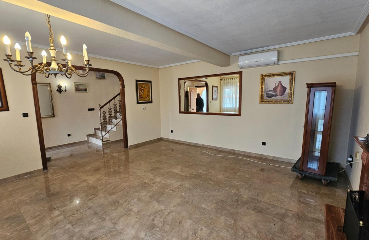 Resale - Villa -
Torrevieja - El Chaparral