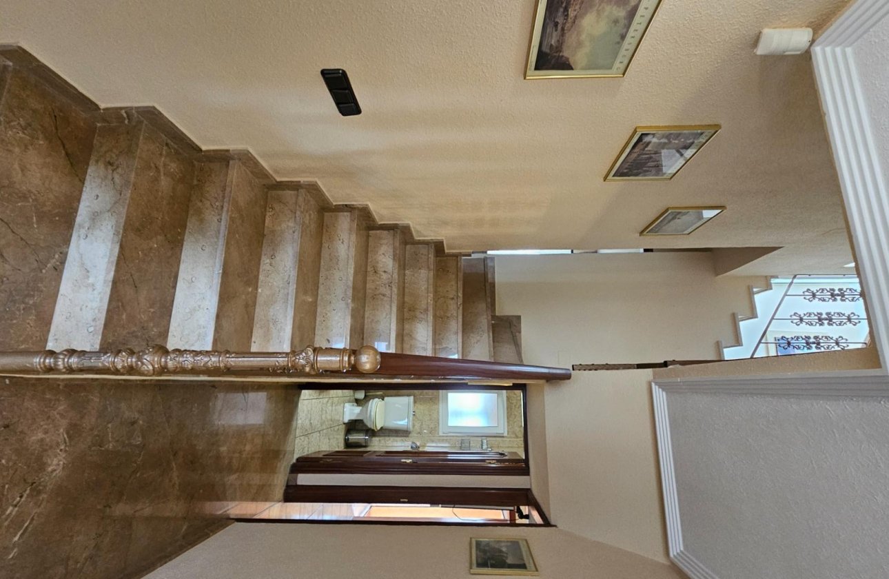 Resale - Villa -
Torrevieja - El Chaparral