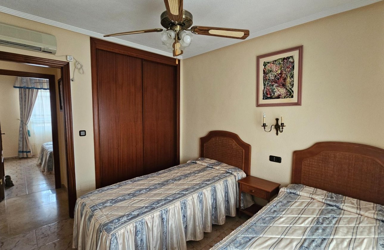 Resale - Villa -
Torrevieja - El Chaparral