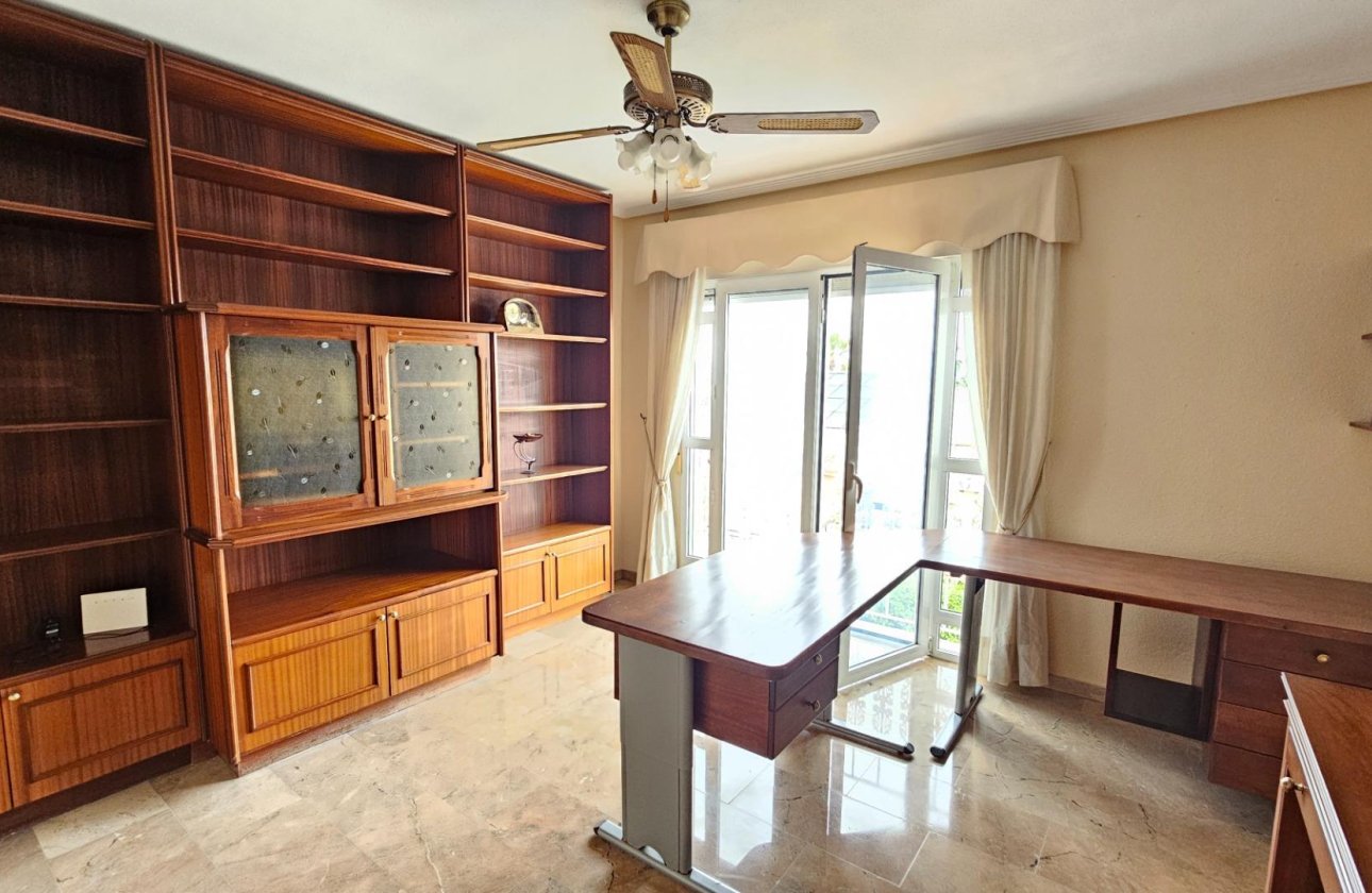 Resale - Villa -
Torrevieja - El Chaparral