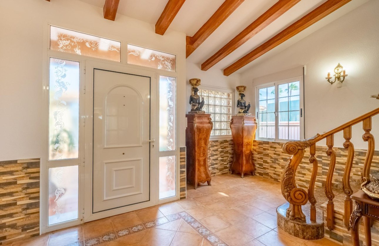 Resale - Villa -
Torrevieja - El Chaparral