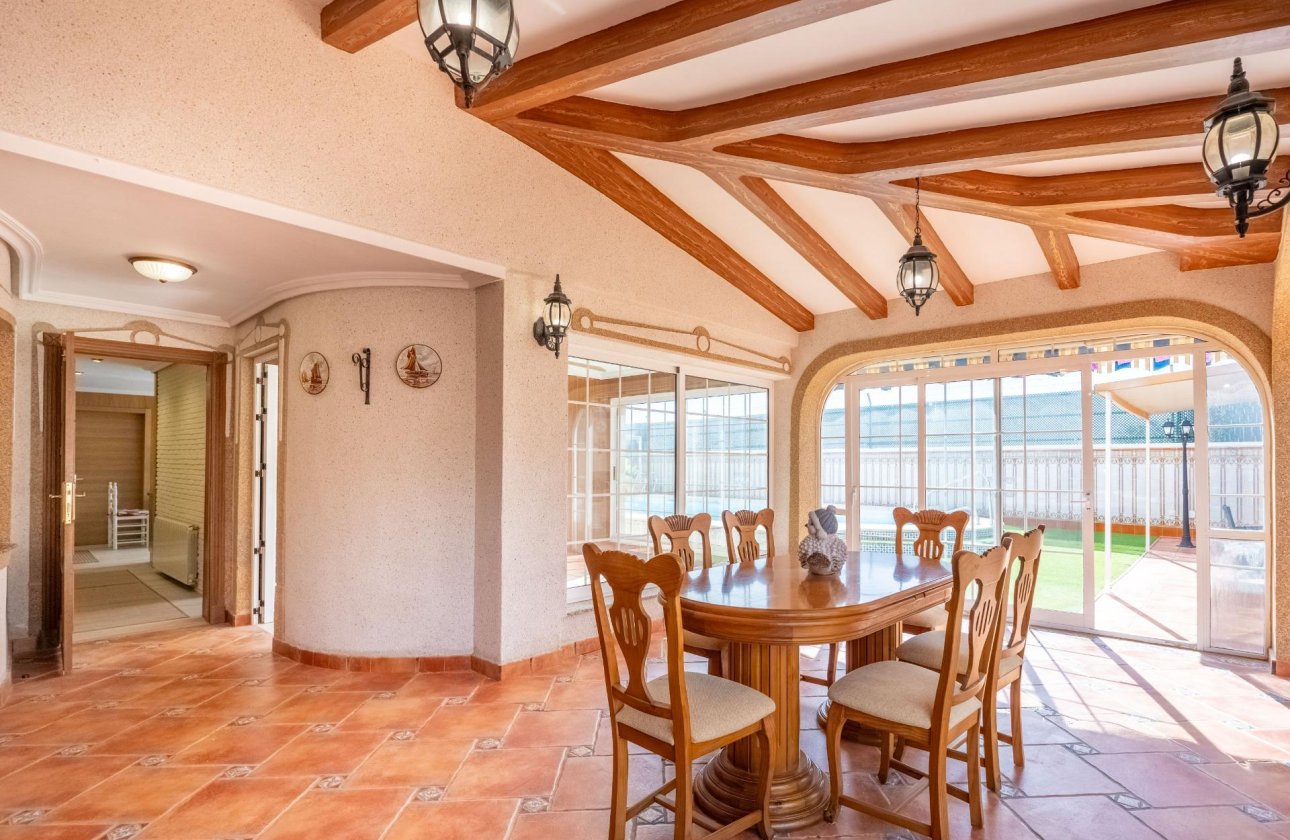 Resale - Villa -
Torrevieja - El Chaparral