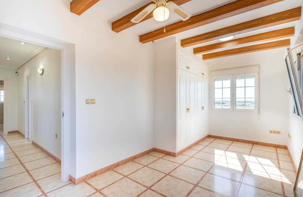 Resale - Villa -
Torrevieja - El Chaparral