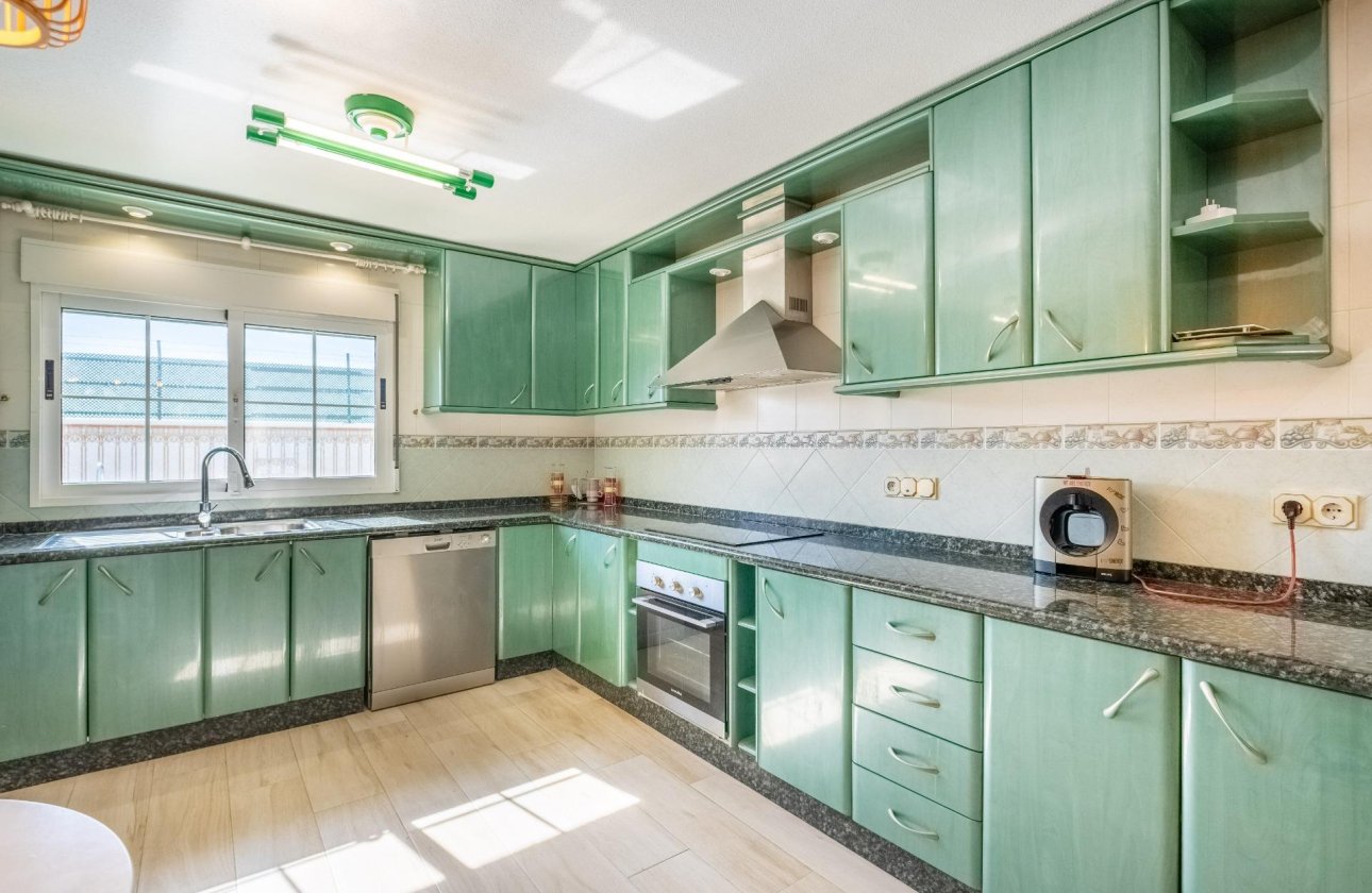 Resale - Villa -
Torrevieja - El Chaparral