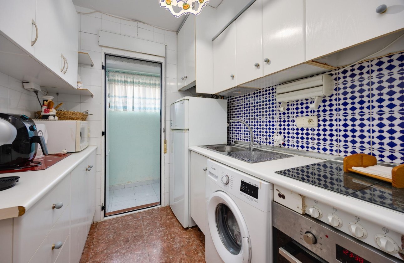Resale - Villa -
Torrevieja - El Limonar